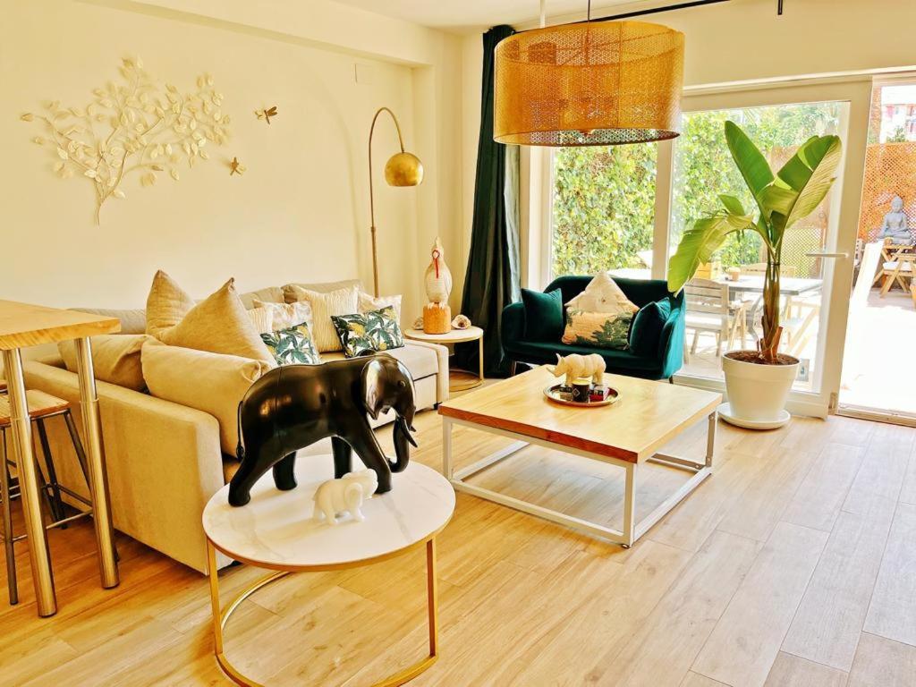 Cheerful Townhouse Center Sitges 5 Bedrooms Pool And Terrace מראה חיצוני תמונה