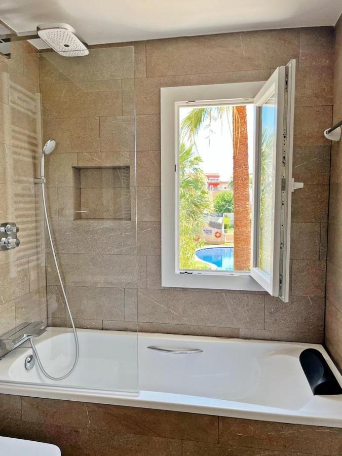 Cheerful Townhouse Center Sitges 5 Bedrooms Pool And Terrace מראה חיצוני תמונה